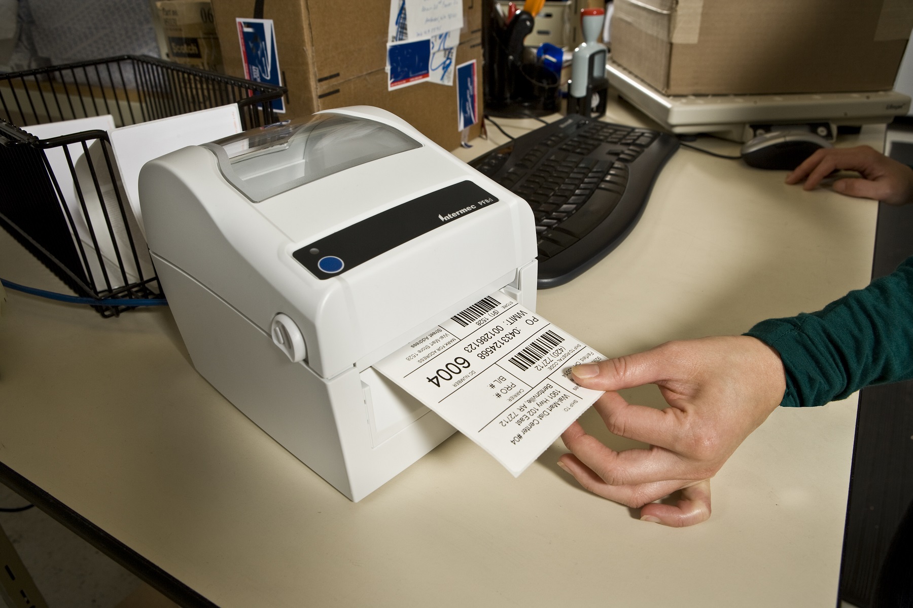 Реалми сканер кодов. Принтер для печати ценников со штрих кодом. Intermec pf8d. Принтер для печати этикеток Атол вр41. Принтер этикеток au 2801.